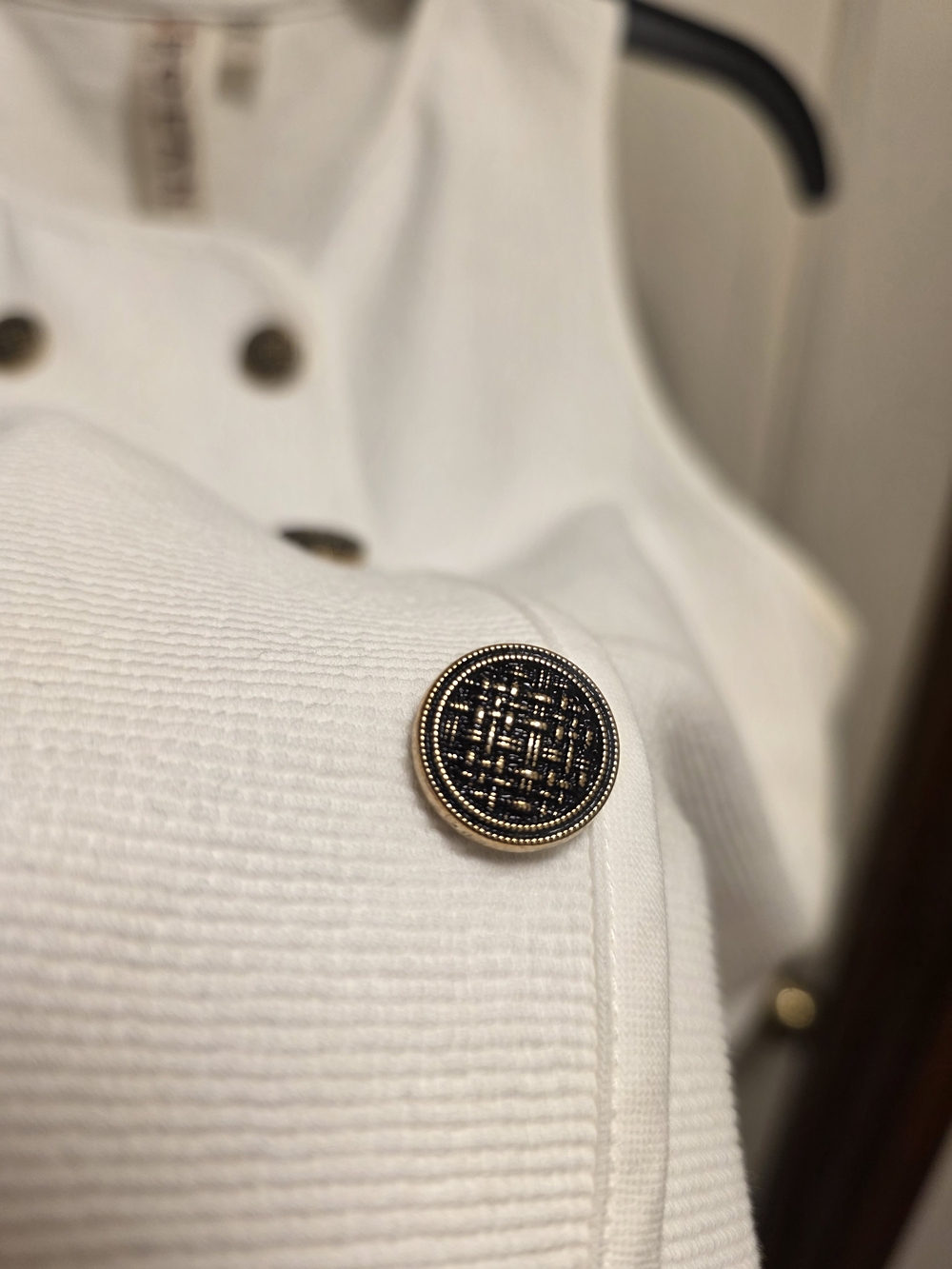 dolan White Double-Breasted Sleeveless Shell Top - Picture 5 of 8
